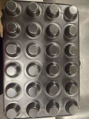 Pampered Chef Non Stick 24-Cup Mini Muffin Pan